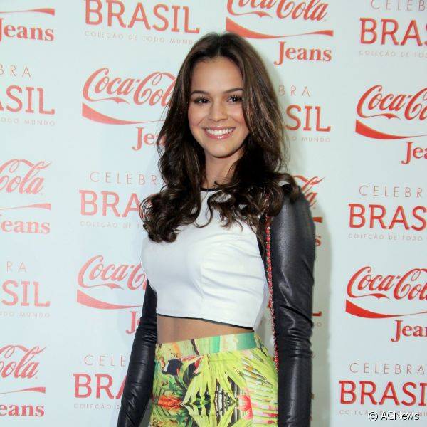 A maquiagem nude foi a escolhida pela atriz Bruna Marquezine para prestigiar o Fashion Rio
